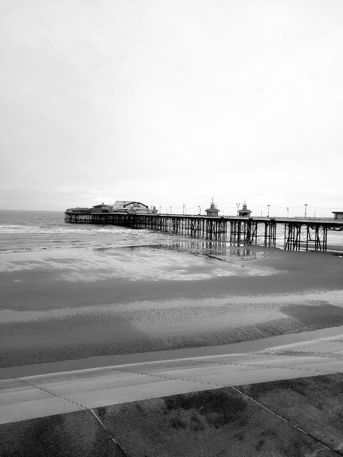 The Clevedon Bed and Breakfast Blackpool Eksteriør billede